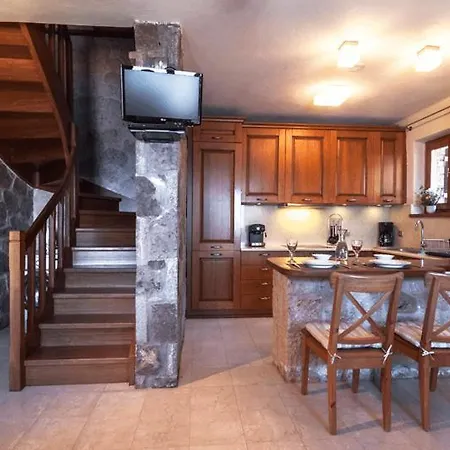 Beyond Áyios Nikítas