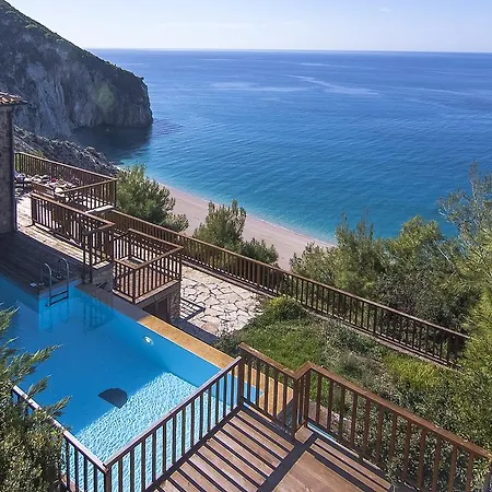 Beyond * Áyios Nikítas